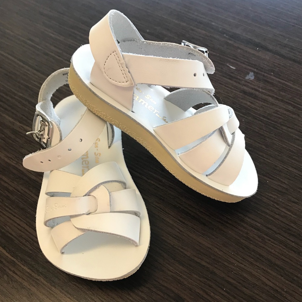 EUC white sun sans swimmers sandals